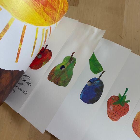 Vintage 80s Eric Carle The Very Hungry Caterpillar Paperback Book - Picture 4 of 7